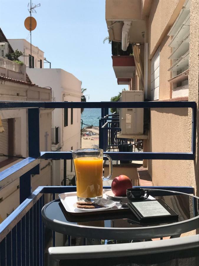 Sunny Flat In Sitges 30 Seconds To Beach, Balcony & Sea Views! المظهر الخارجي الصورة