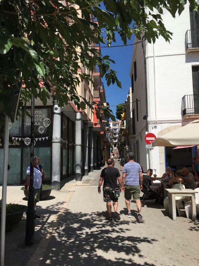Sunny Flat In Sitges 30 Seconds To Beach, Balcony & Sea Views! المظهر الخارجي الصورة